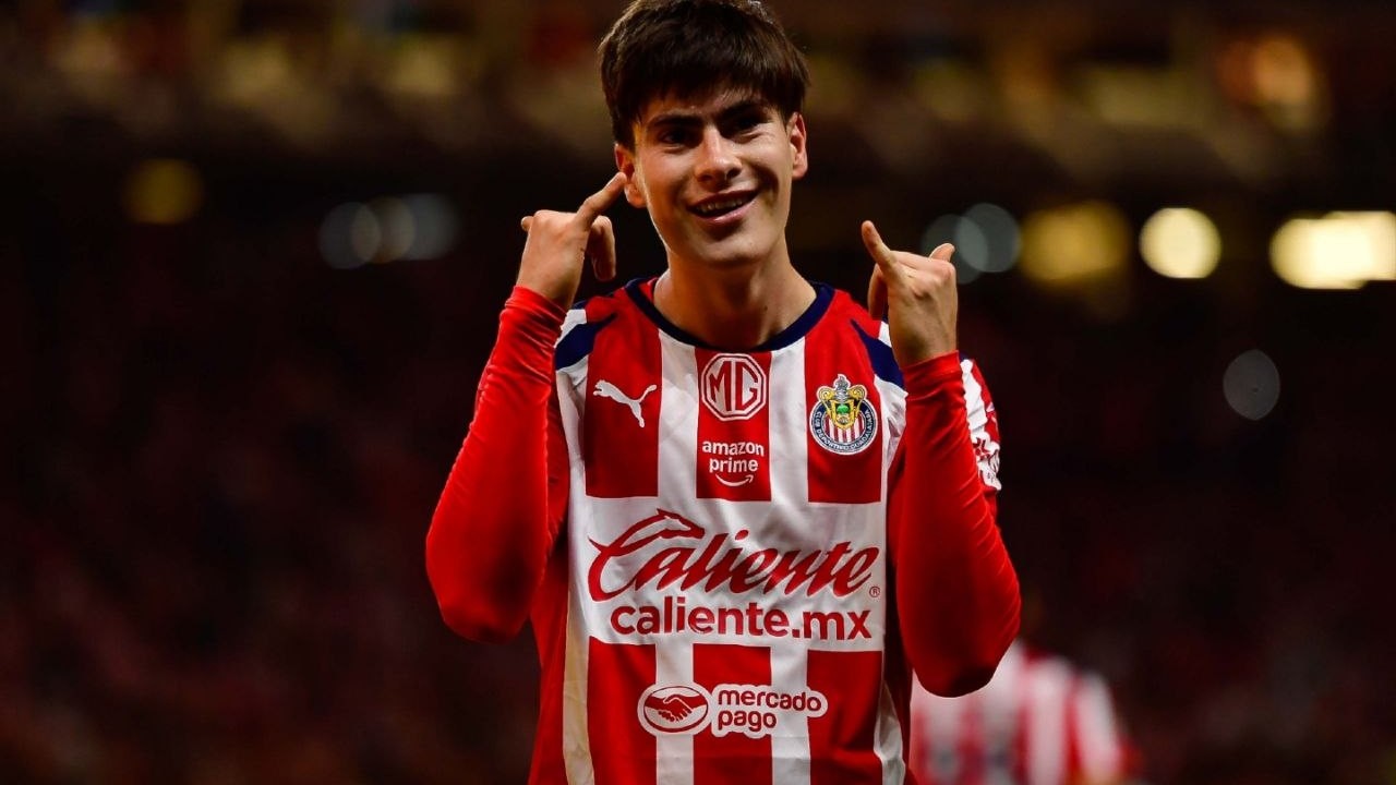 Jugador de Chivas durante un partido del Apertura 2026