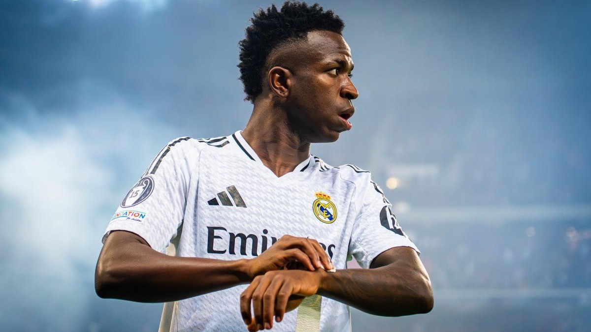 Vinícius Júnior con la playera del Real Madrid