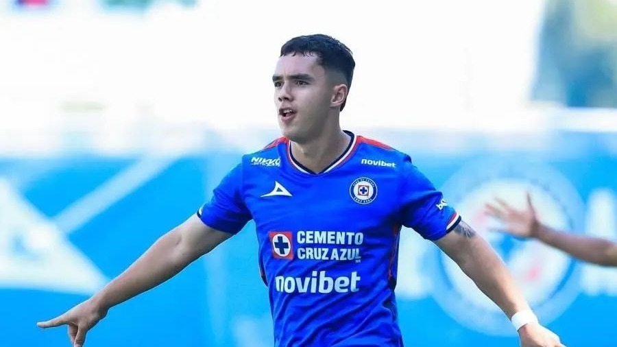 Mateo Levy, delantero de Cruz Azul, celebra un gol con La Máquina